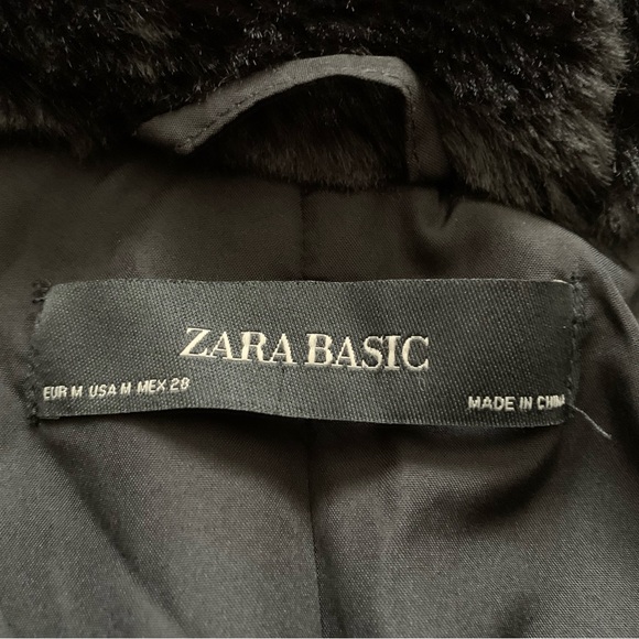 Small fluffy black Zara coat with large hood - Picture 4 of 4